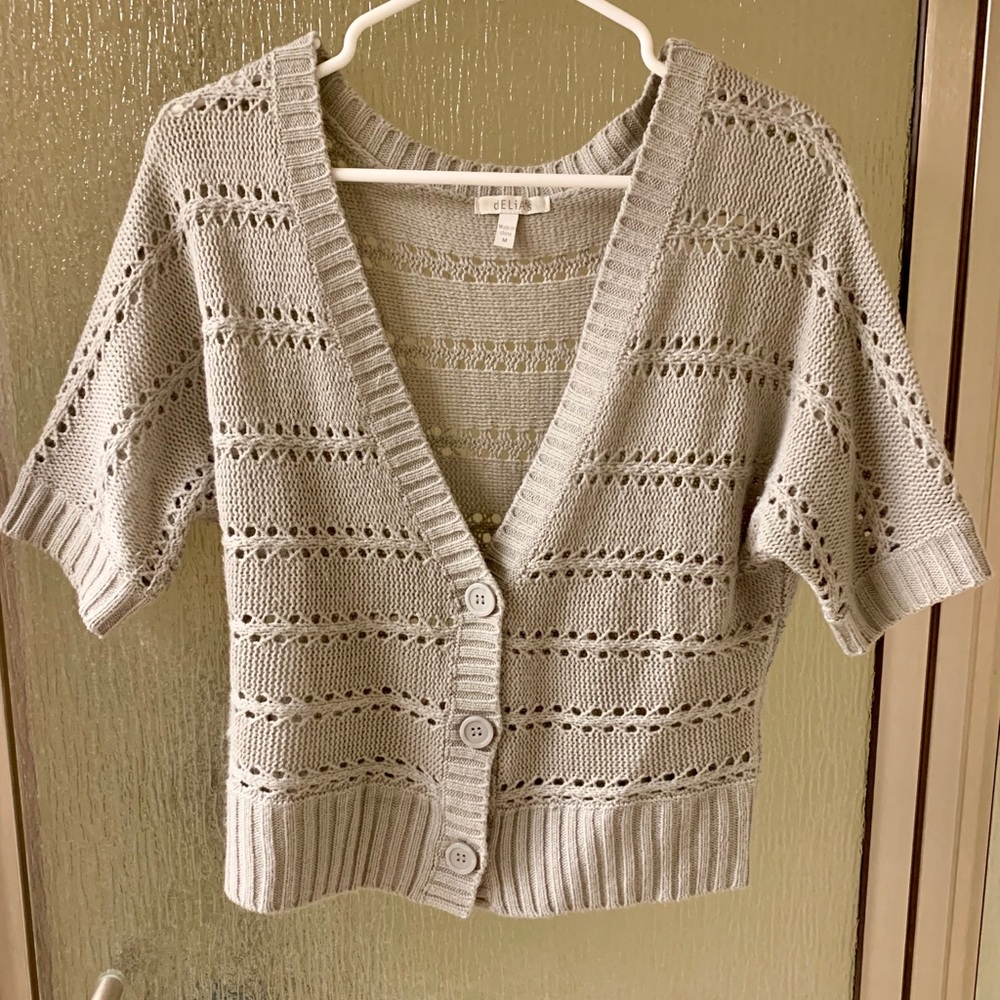 Delia’s grey gray sweater crop top Short sleeve M